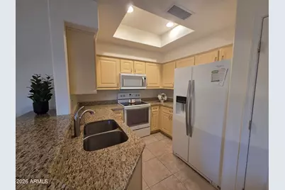 9151 W Greenway Road #182, Peoria, AZ 85381 - Photo 2