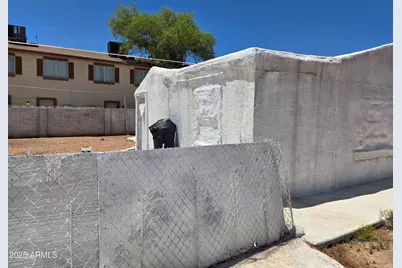 2202 N 26th Place, Phoenix, AZ 85008 - Photo 2