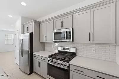 10048 W Piccadilly Road, Avondale, AZ 85392 - Photo 8