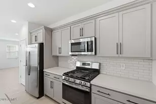 10048 W Piccadilly Rd, Avondale, AZ 85392 - Photo 8