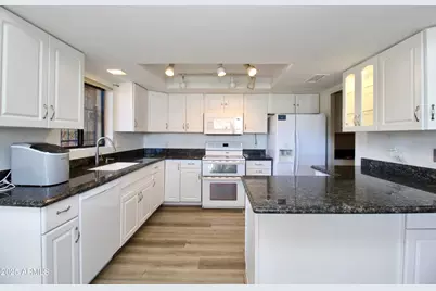 5330 N Central Avenue #19, Phoenix, AZ 85012 - Photo 2