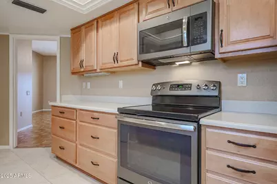 10433 W Hutton Drive, Sun City, AZ 85351 - Photo 4