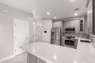 11010 W Griswold Road, Peoria, AZ 85345 - Photo 12