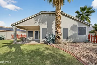 15481 W Mauna Loa Lane, Surprise, AZ 85379 - Photo 12