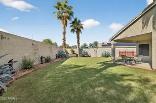 15481 W Mauna Loa Ln, Surprise, AZ 85379 - Photo 10