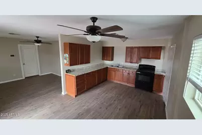 870 W Taylor Avenue, Coolidge, AZ 85128 - Photo 2