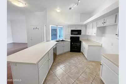 9044 N 47th Court, Glendale, AZ 85302 - Photo 2