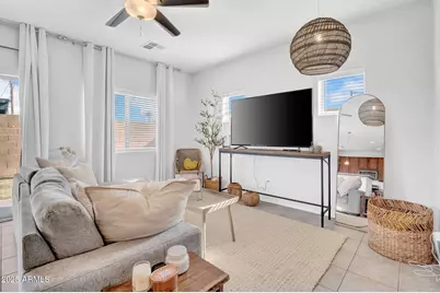 2929 N 37th Street #10, Phoenix, AZ 85018 - Photo 2