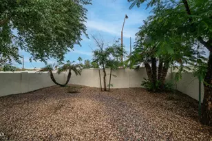 1910 E Sunburst Ln, Tempe, AZ 85284 - Photo 8