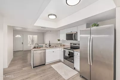 2437 E Tracy Lane #4, Phoenix, AZ 85032 - Photo 6