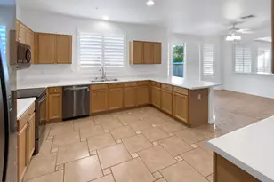 14949 W Dahlia Dr, Surprise, AZ 85379 - Photo 12