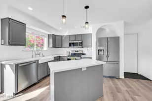 8841 S 51st St, Phoenix, AZ 85044 - Photo 2