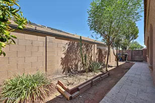 17648 W Voltaire St, Surprise, AZ 85388 - Photo 36