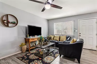 6841 W Devonshire Avenue, Phoenix, AZ 85033 - Photo 2