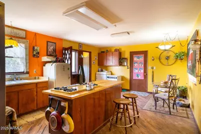 55409 N Madre Circle, Seligman, AZ 86337 - Photo 8