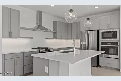 8018 W Griswold Road, Peoria, AZ 85345 - Photo 2