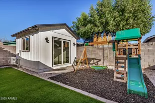 2402 W Poinsettia Dr, Phoenix, AZ 85029 - Photo 12