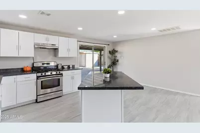 7150 W Montecito Avenue, Phoenix, AZ 85033 - Photo 6