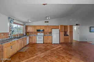 4841 E Desert View Dr, Phoenix, AZ 85044 - Photo 8