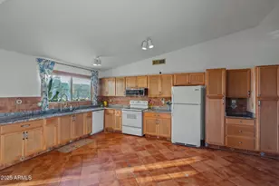 4841 E Desert View Dr, Phoenix, AZ 85044 - Photo 6