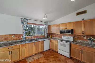 4841 E Desert View Drive, Phoenix, AZ 85044 - Photo 10