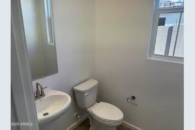 2452 W Maximo Way, Phoenix, AZ 85085 - Photo 8