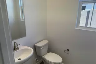 2452 W Maximo Wy, Phoenix, AZ 85085 - Photo 8