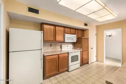 10764 W Cinnebar Avenue, Sun City, AZ 85351 - Photo 12