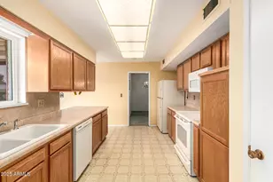 10764 W Cinnebar Ave, Sun City, AZ 85351 - Photo 14