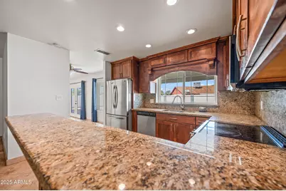 4046 E Hidalgo Avenue, Phoenix, AZ 85040 - Photo 1