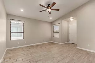 2112 E Robin Ln E, Phoenix, AZ 85024 - Photo 4