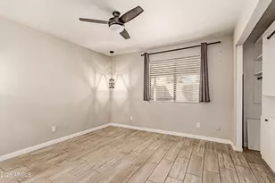 2112 E Robin Ln E, Phoenix, AZ 85024 - Photo 10