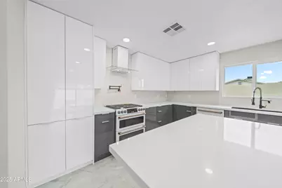 8202 E Whitton Avenue, Scottsdale, AZ 85251 - Photo 12