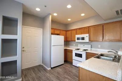 6770 N 47th Avenue #1021, Glendale, AZ 85301 - Photo 4