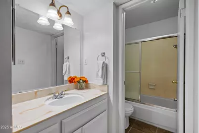 5525 E Thomas Road #M11, Phoenix, AZ 85018 - Photo 8