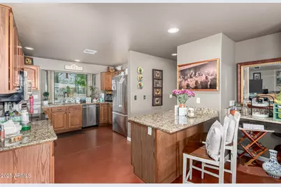 2535 W Sunrise Drive, Phoenix, AZ 85041 - Photo 8