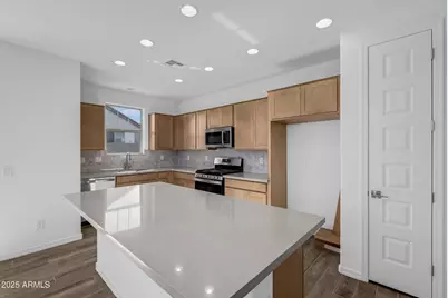 9951 W Whitton Avenue, Avondale, AZ 85392 - Photo 2