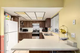 2127 E Ellis Dr, Tempe, AZ 85282 - Photo 8