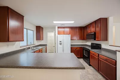 11424 W Austin Thomas Drive, Surprise, AZ 85378 - Photo 10
