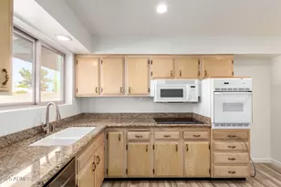 10724 W Camelot Cir, Sun City, AZ 85351 - Photo 4