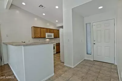 10809 W Cambridge Avenue, Avondale, AZ 85392 - Photo 6