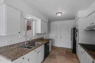 2346 E Shaw Butte Dr, Phoenix, AZ 85028 - Photo 10