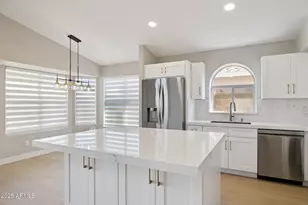 4426 E Thistle Landing Dr, Phoenix, AZ 85044 - Photo 12