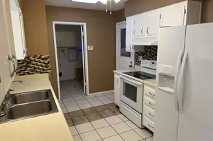 10201 W Caron Dr, Sun City, AZ 85351 - Photo 6