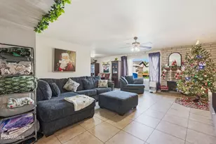 4128 W Gelding Dr, Phoenix, AZ 85053 - Photo 10