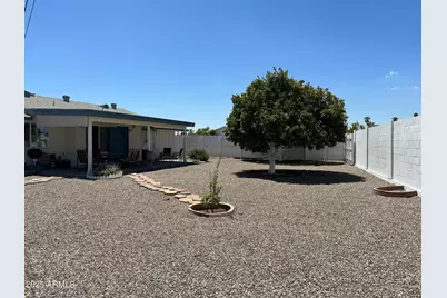 10926 W Greer Avenue, Sun City, AZ 85351 - Photo 2