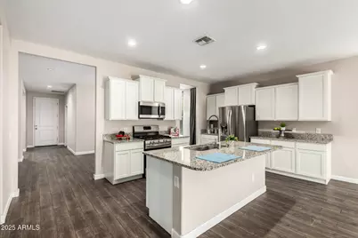 10773 W Swayback Pass Pass, Peoria, AZ 85383 - Photo 8