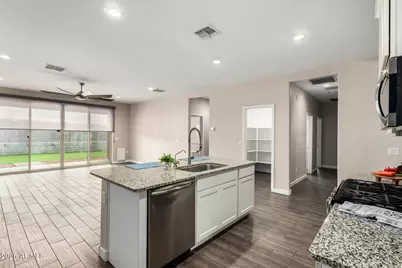 10773 W Swayback Pass Pass, Peoria, AZ 85383 - Photo 10