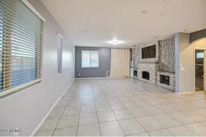 6815 S 19th Lane, Phoenix, AZ 85041 - Photo 12