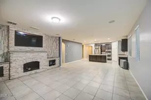 6815 S 19th Ln, Phoenix, AZ 85041 - Photo 10